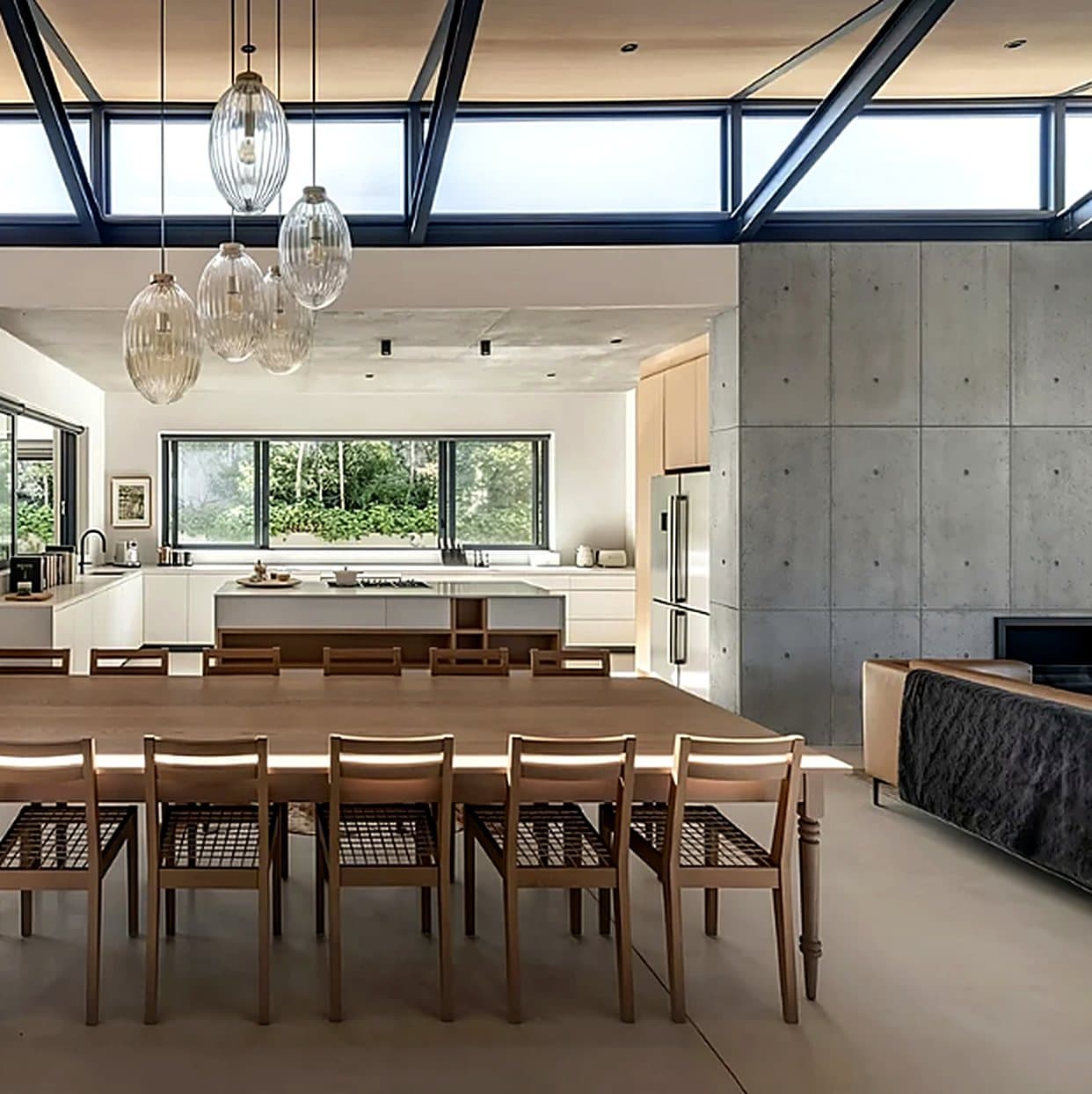 Cocina y comedor con un muro de placas de concreto